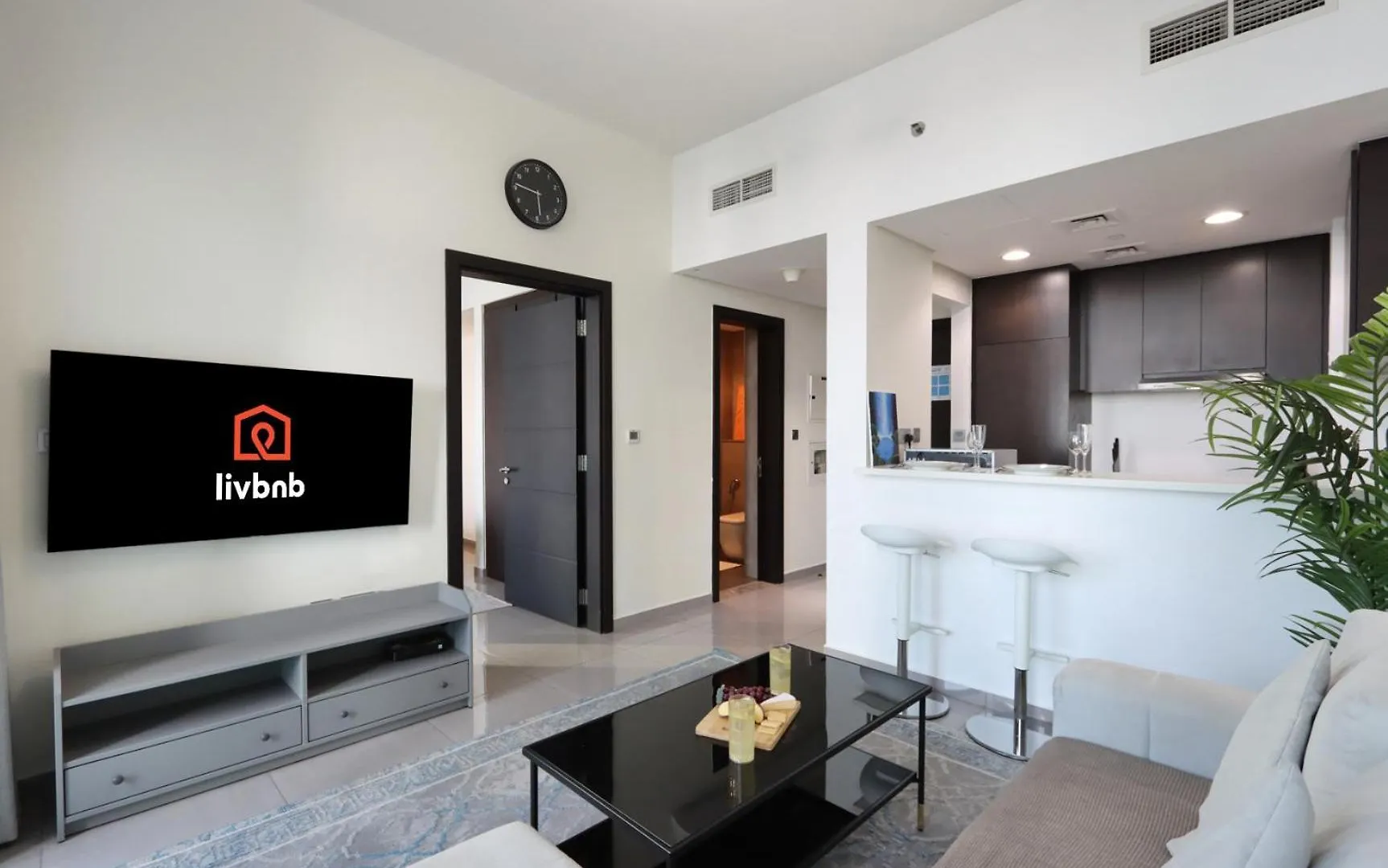 Livbnb Suites - Bright 1 Bedroom Suite In Merano Tower location